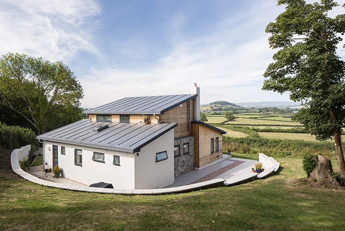The stunning modern exterior of dog-friendly Grand View surrounded by South Devon countryside