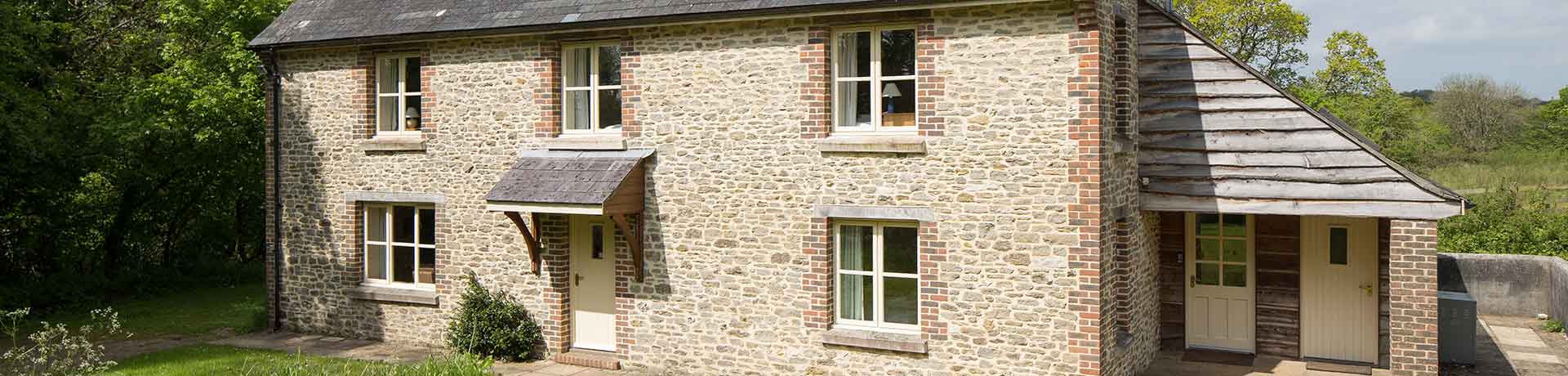 Cottages for 9 people in Wiltshire