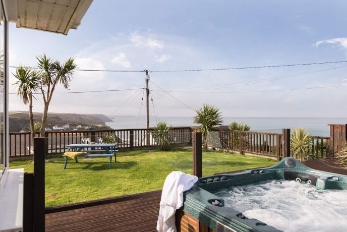 The hot tub at Ocean Breeze looking out over the Cornish coastline