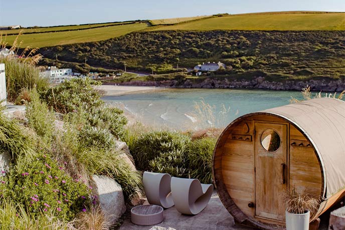 A wooden sauna on the cliffs above the beach at Bedruthan Spa in Cornwall