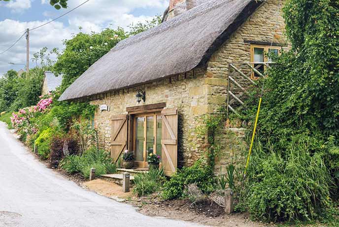 Thatched cottage close to the Cotswolds