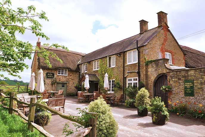 The pretty exterior of The Rose and Crown in Dorset