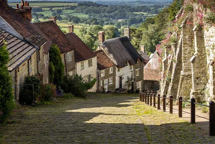 The idyllic Gold Hill in Shaftesbury in Dorset