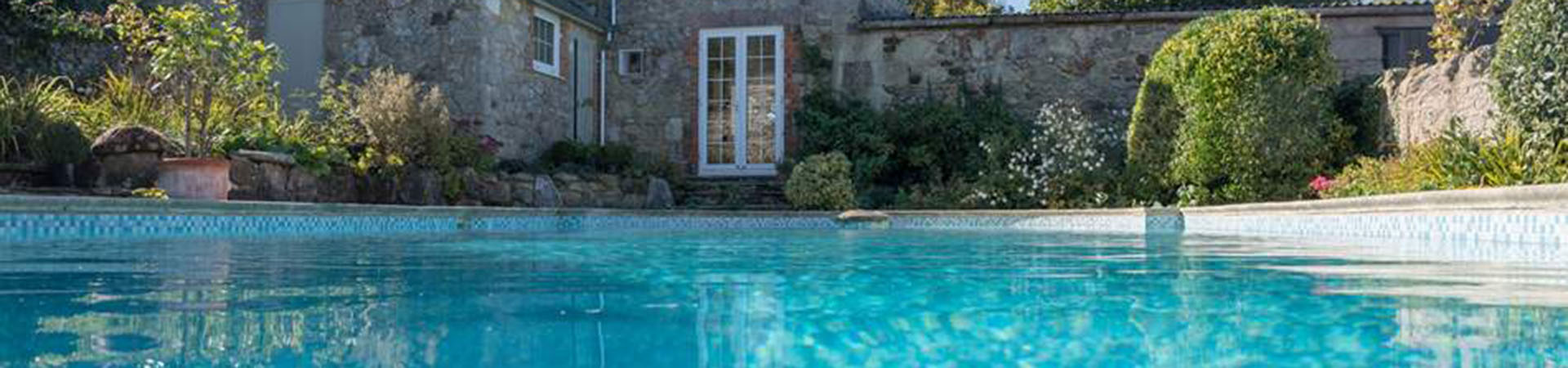 Holiday cottages with pools in Cornwall