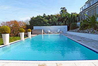 Holiday cottage with a swimming pool in Cornwall