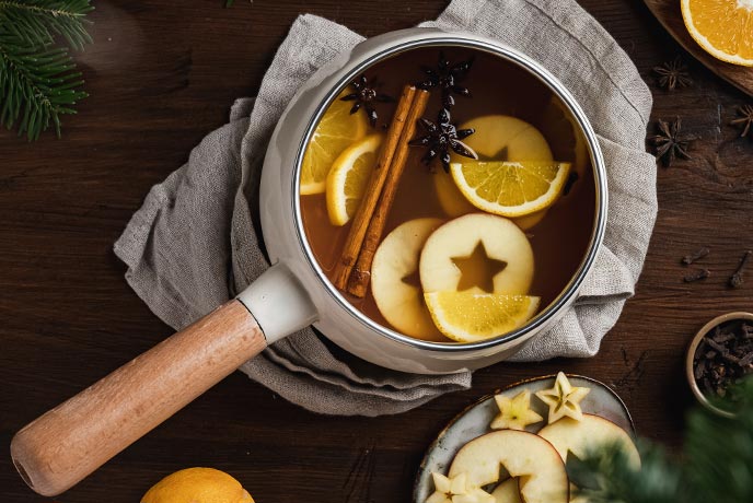 Mulled cider in a saucepan