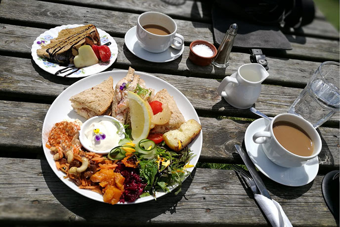 Fill your appetite with a tasty Fat Apples crab sandwich, mmm delicious!