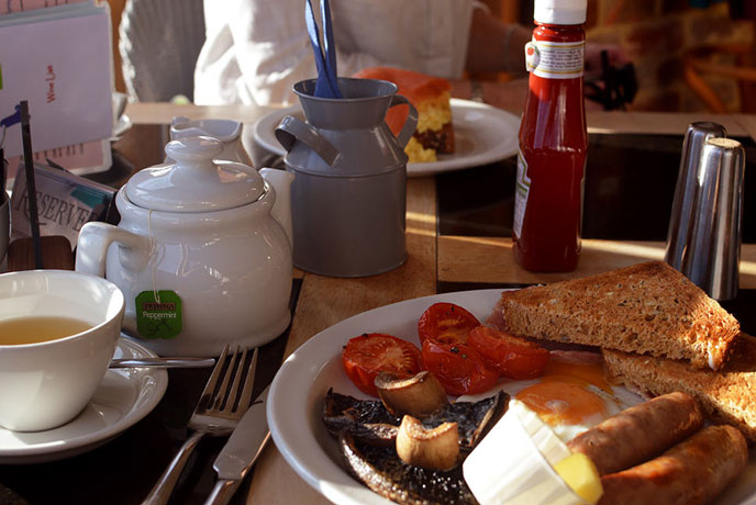 The amazing Full English breakfast at Briddlesford Lodge Farm on the Isle of Wight. Pass the ketchup, please.