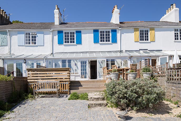 This Grade II listed building is just yards from the Lyme Regis Cobb.