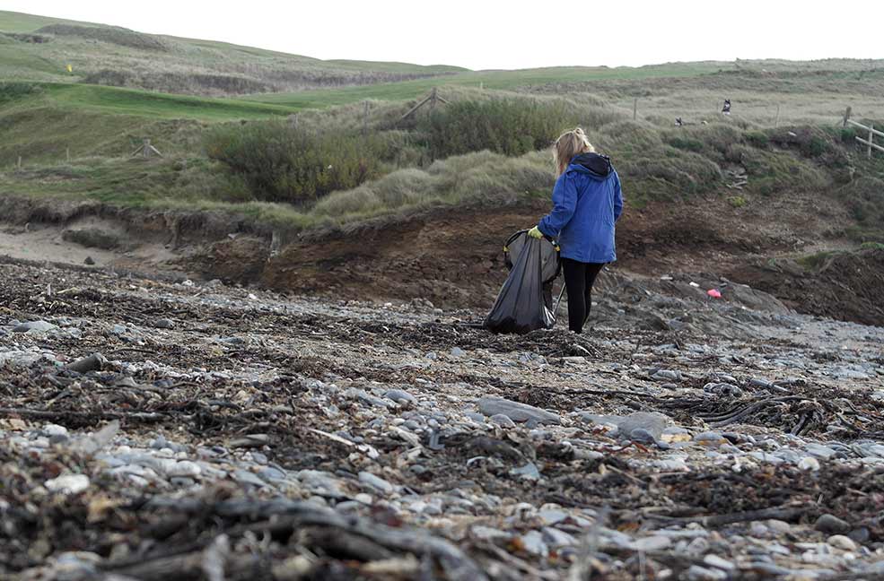 Cleaning our beaches doesn't have to be a big job, just set aside a minute or two at the end of your beach day or walk to pick up some rubbish.