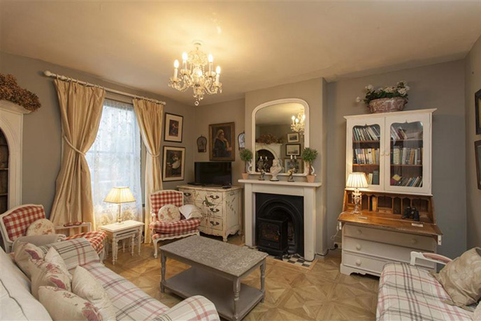 Victoriana stylings make this cottage a super cosy getaway on the Isle of Wight.