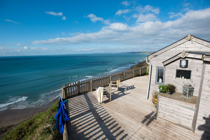 Rockwater cabin overlooking the beach in Cornwall