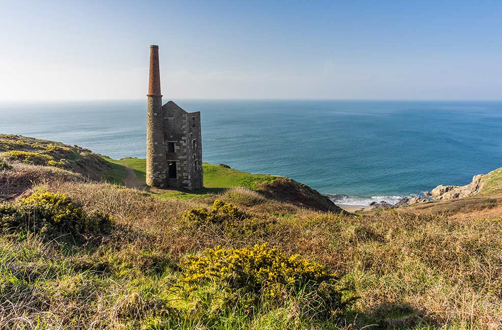 The old engine houses along the coast remind us of Cornwall's rich mining history. This engine house can be found at Rinsey.