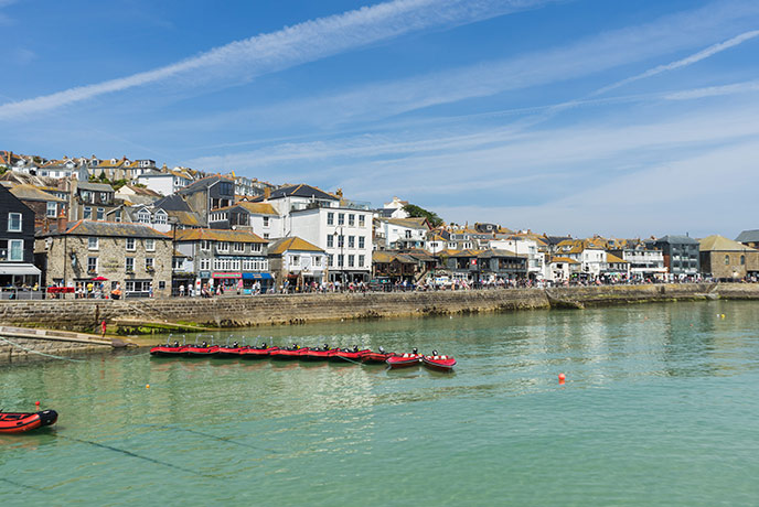 The town of St Ives overlooks a sheltered harbour.