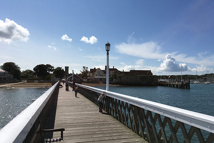 The pretty pier at Yarmouth looks out over the Channel.