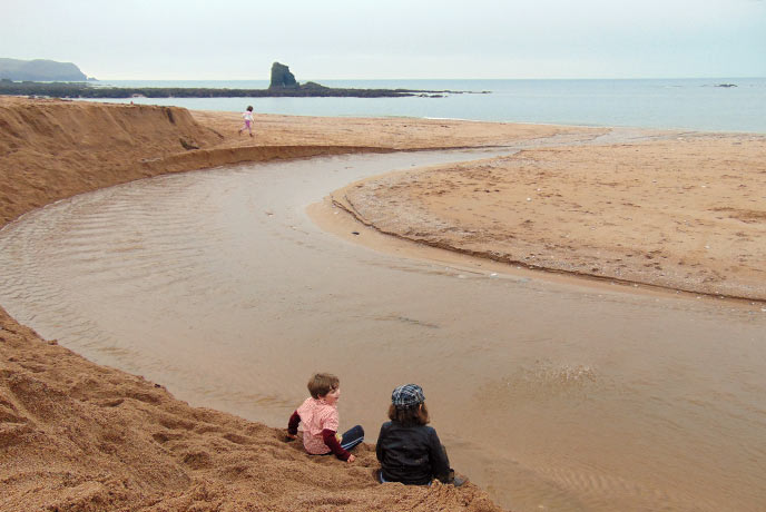 The beaches at Salcombe are golden sands with lovely views across to the horizon.