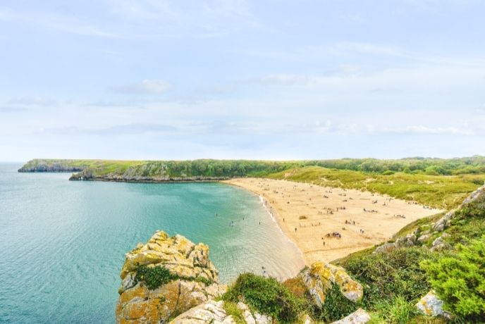 The golden sands and blue seas at Barafundle Bay in Pembrokeshire